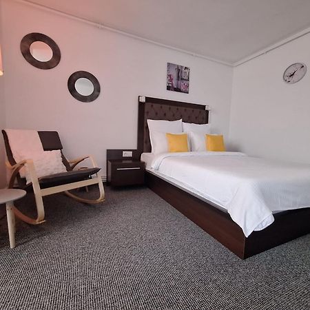 Onyx - Radiance Aparthotel Braşov Extérieur photo